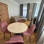 Apartament Jon's Parnawa