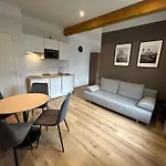 Jon's Apartament *